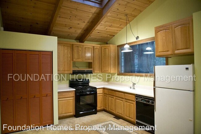 Building Photo - 7349 Lucas Valley Rd