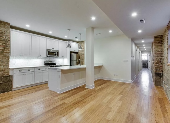 Building Photo - 2735 N Francisco Ave