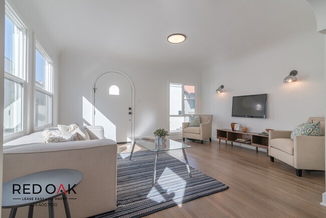 Foto del edificio - 328 N Kingsley Dr