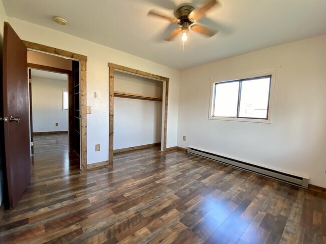 Building Photo - 806 Southfork Rd