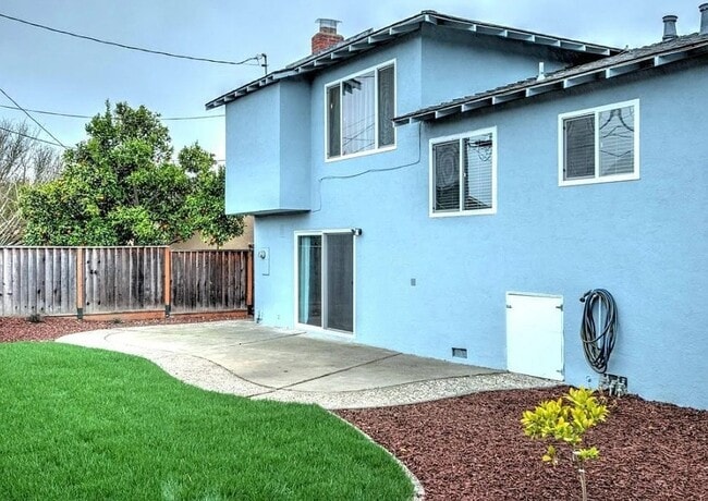 Foto del edificio - 5954 Sorrel Ave