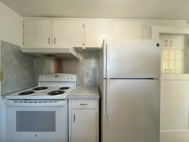 Building Photo - Charming 2-Bedroom Home with Open Living S...