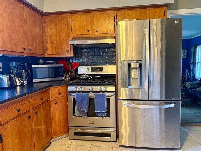 Foto del edificio - 12 Holiday Dr