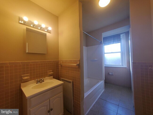 Foto del edificio - 4036 Spring Garden St