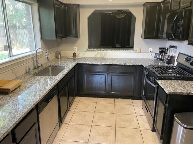 Foto del edificio - 5631 Fawn Trail Ln
