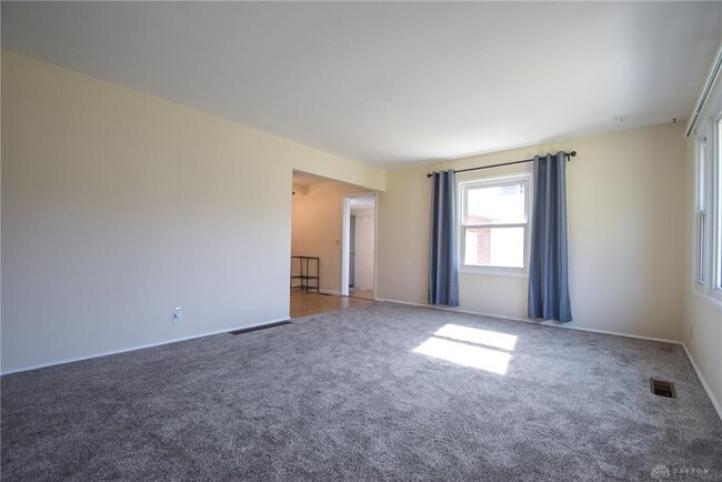 Building Photo - 2572 Acorn Dr