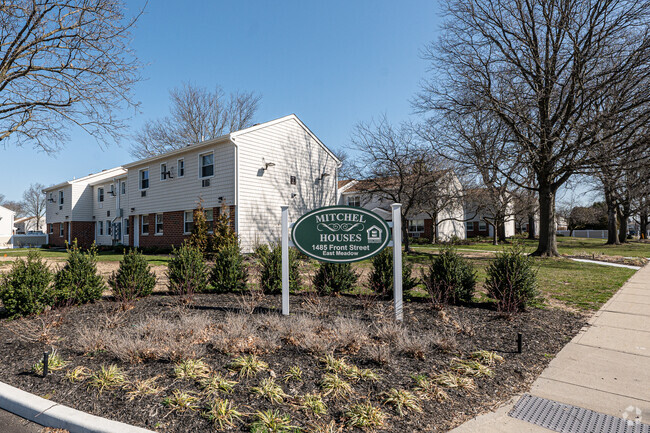 Building Photo - Seasons at East Meadow