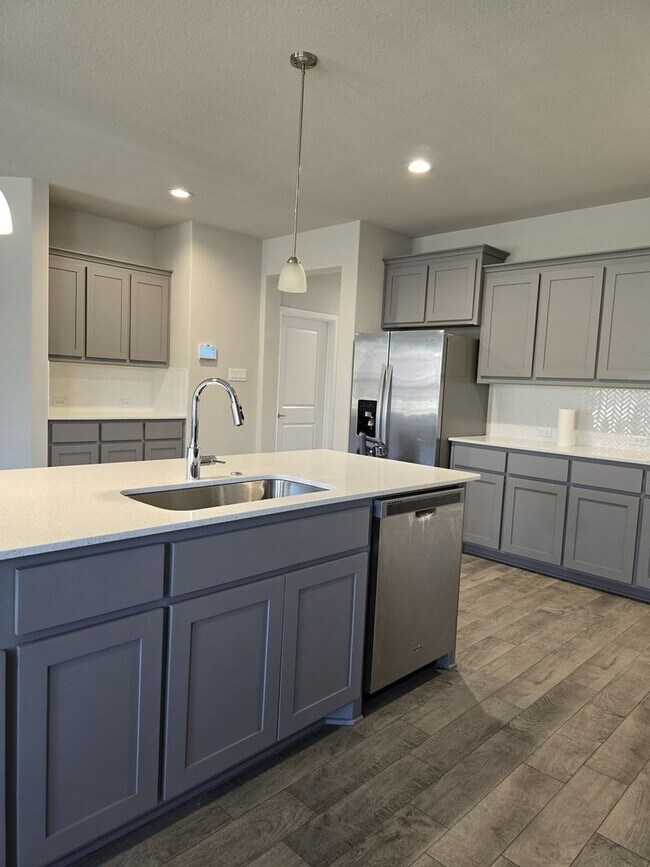 Building Photo - Spacious 4BR/2BA House in Trails of Elizab...