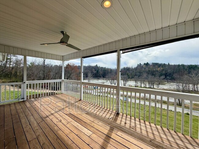 Foto del edificio - 207 Riverside View Dr