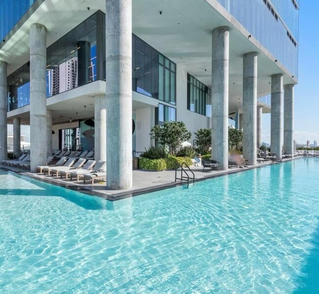 Foto del edificio - 398 NE 5th St