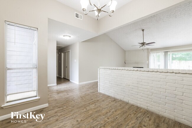 Foto del edificio - 15839 Pryor Drive