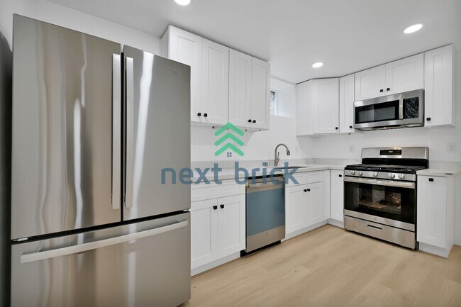 Foto del edificio - Charming 2-Bed Gem with Spacious 1500 sq ft Layout in Seattle's Vibrant Neighborhood!