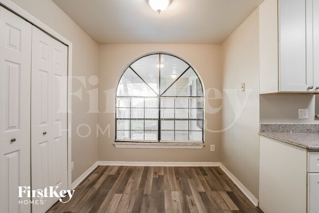 Foto del edificio - 10027 Chesterfield Ct