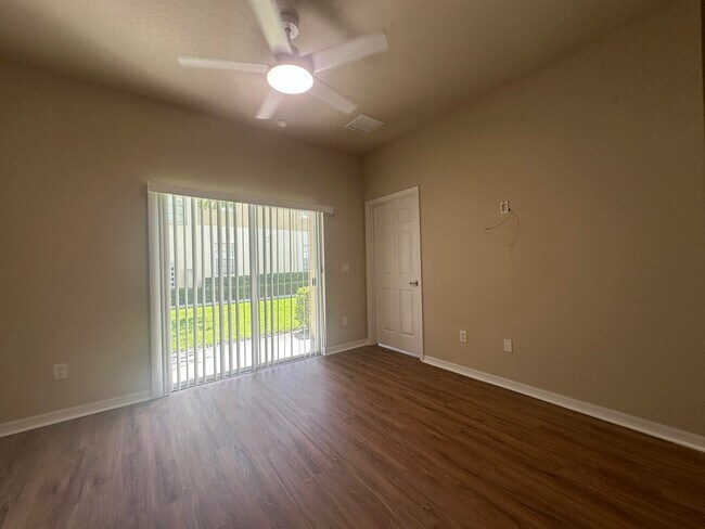 Building Photo - 3041 SE Lexington Lakes Dr