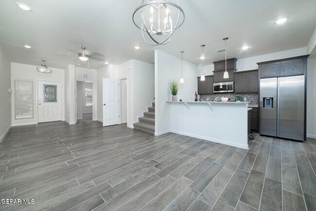 Building Photo - 1060 Hoppas St