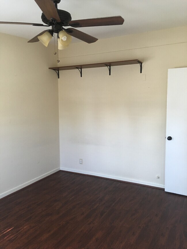 Building Photo - 942 Hazel Dr