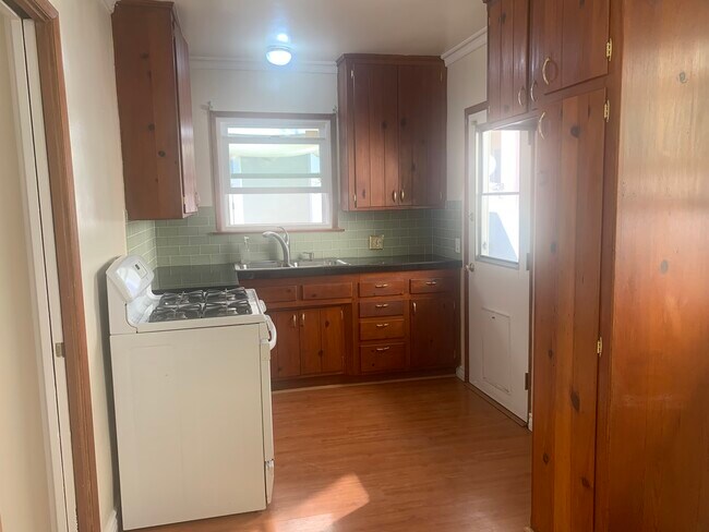 Building Photo - 4319 Cedros Ave