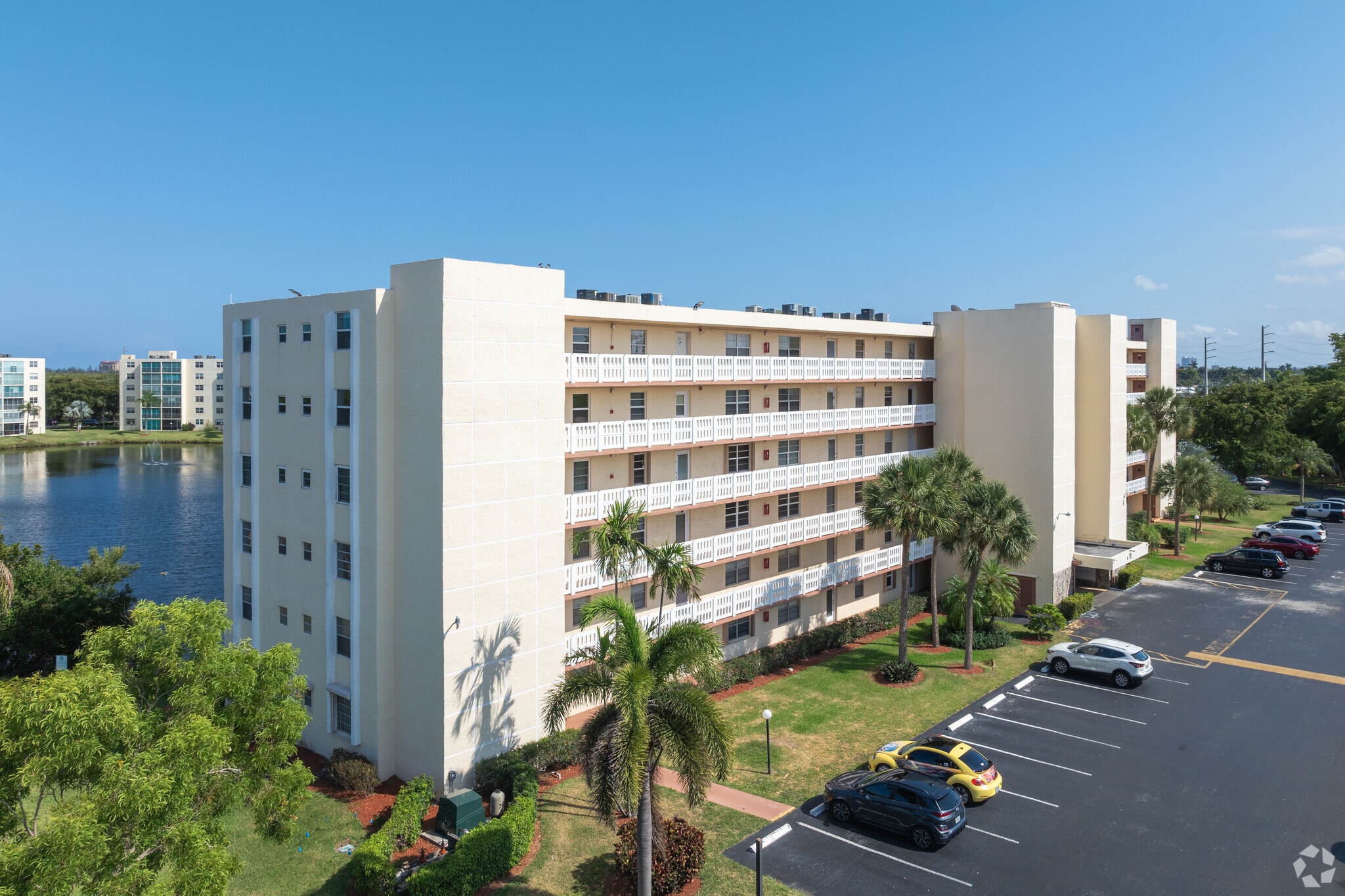 Meadowbrook Lakes View Condominiums