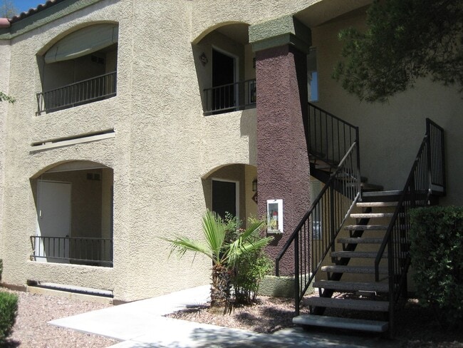 Building Photo - NICE CONDO, 3 BEDROOMS, 2 FULL BATHS, NEW ...
