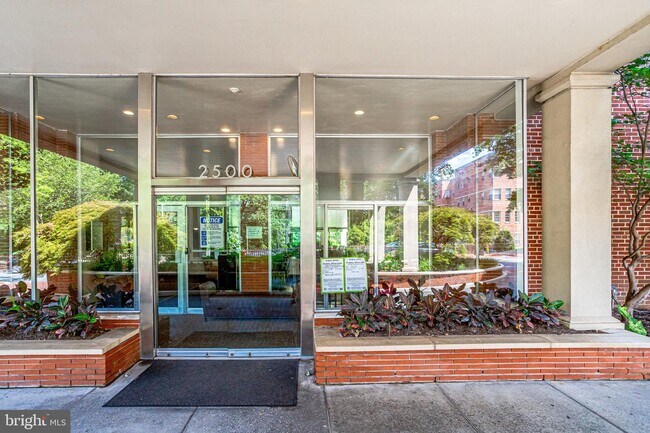 Foto del edificio - 2500 Q St NW