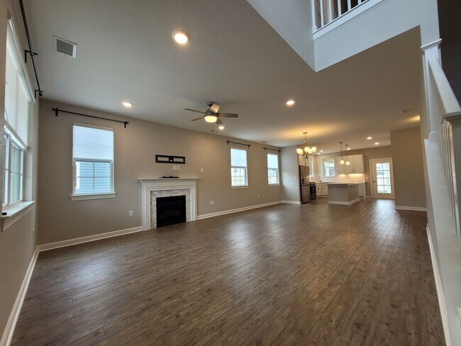 Building Photo - HICKORY MANOR - WESTFIELD