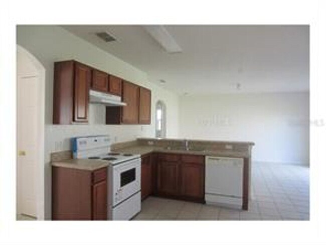 Building Photo - 4 bedroom,  2.5 Baths located at 1348 Nels...