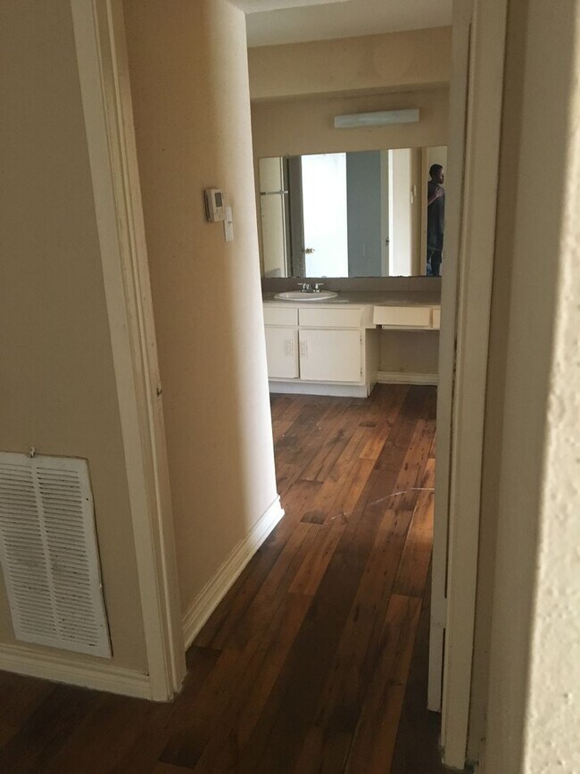 Foto del edificio - 1 bedroom / 1 bathroom 1st floor unit