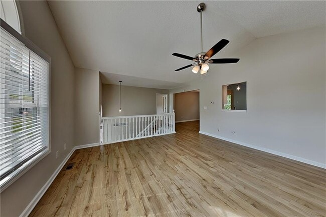 Building Photo - 42 Oak Springs Ln