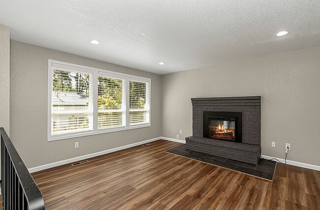 Photo - 716 N 182nd St. House