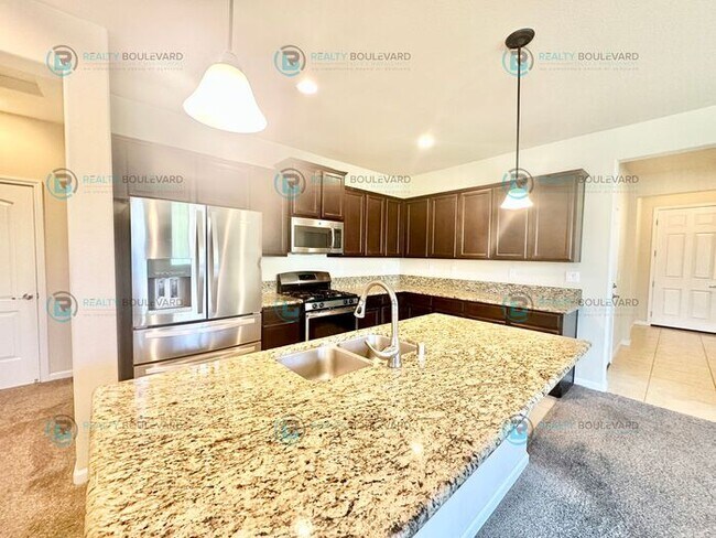 Foto del edificio - 3 Bedroom 2 Bathroom with Garage covered patio and beautiful yard!