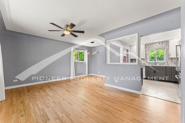 Building Photo - Charming Updated home with Garage and Cent...