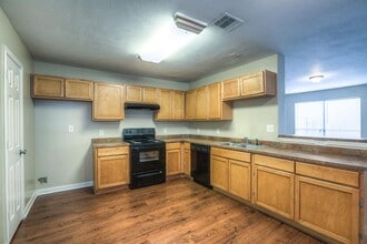 Building Photo - 10610 Pine Landing Dr