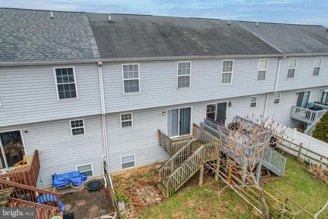 Building Photo - 407 Champs Ln