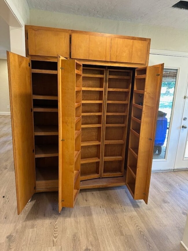 Building Photo - 4/2/1  LISD Fenced yard and pet friednly