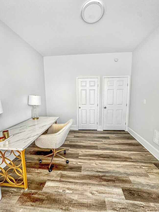 Foto del edificio - 4581 Gibson Ave