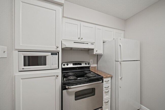 Foto del edificio - 845 Augusta Dr