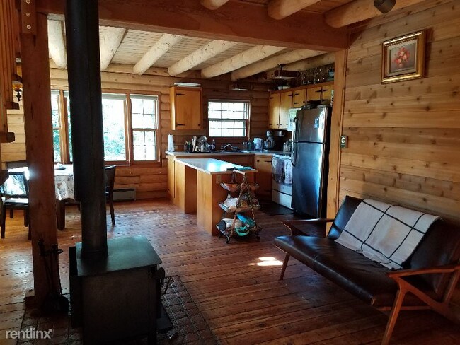 Building Photo - 2 br, 1.5 bath House - 702 Harvest Rd