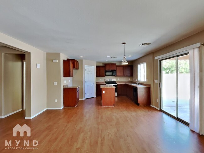 Building Photo - 4732 W Dill Ave