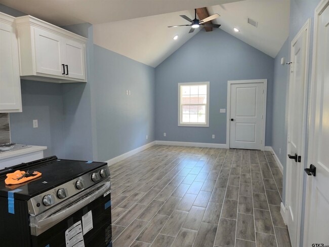 Building Photo - 8129 Cr 485
