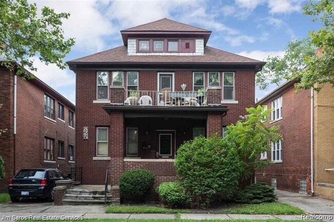 Building Photo - 825 Beaconsfield Ave