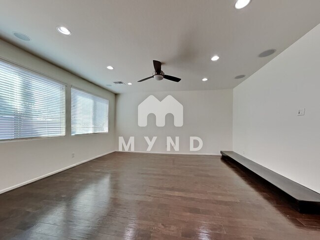 Building Photo - 921 E Drexel Dr