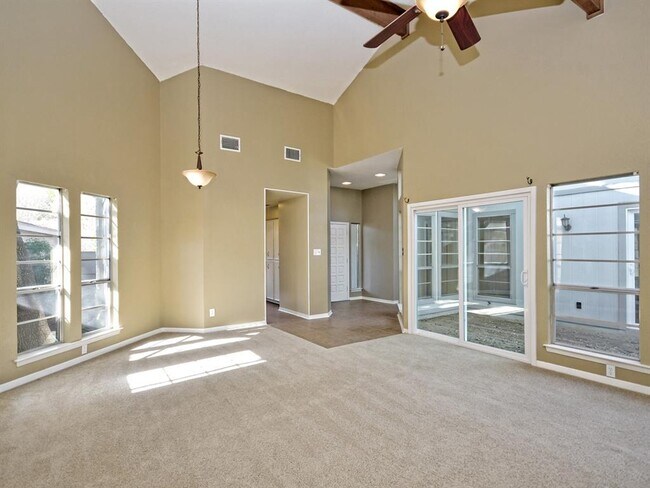 Foto del edificio - 6004 Gardenridge Hollow