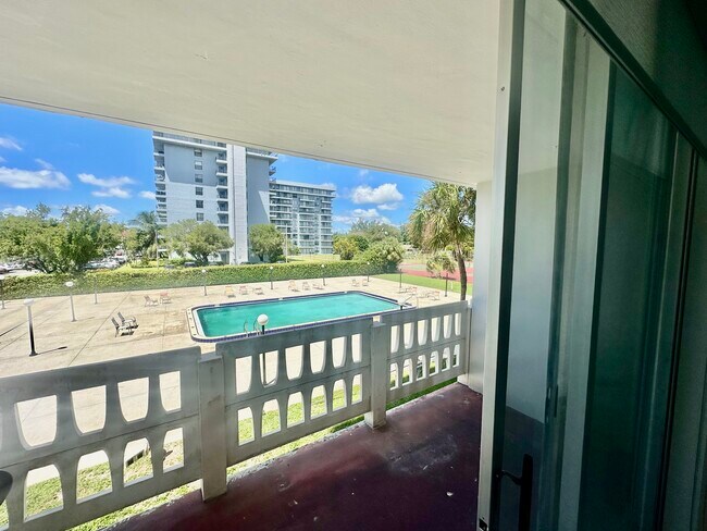 Foto del edificio - 15600 NW 7th Ave
