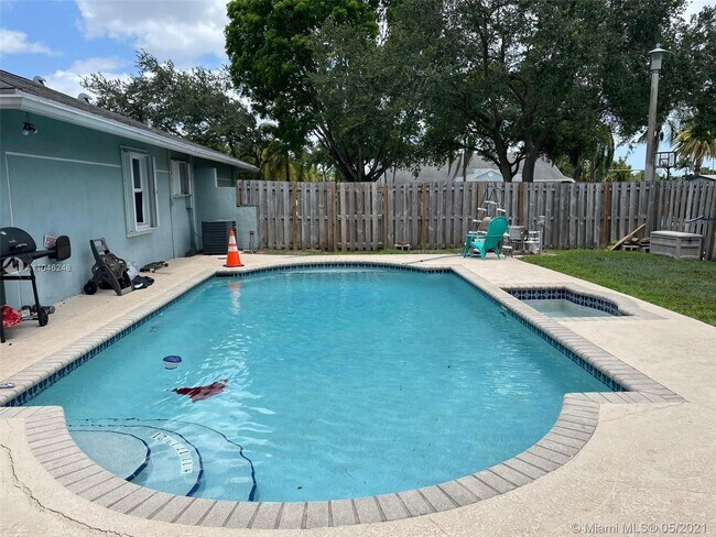 Foto del edificio - 9700 SW 59th St