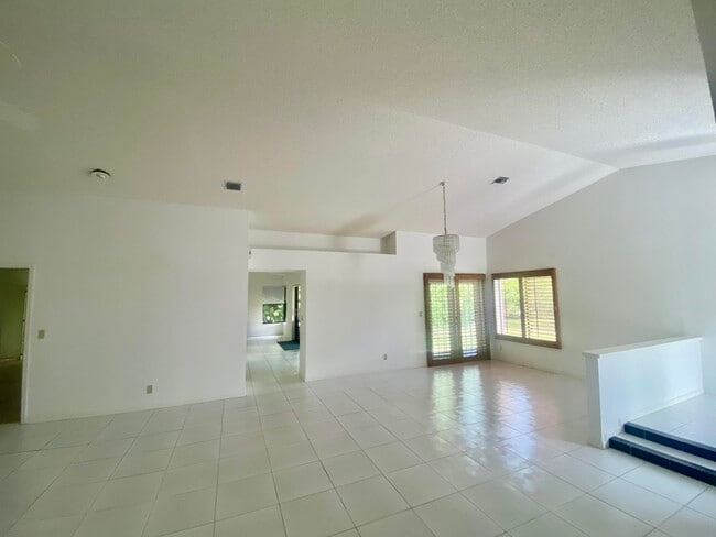 Building Photo - 10533 Mendocino Ln