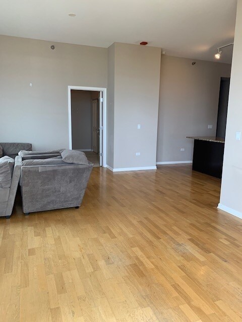 Foto del edificio - 1464 S Michigan Ave