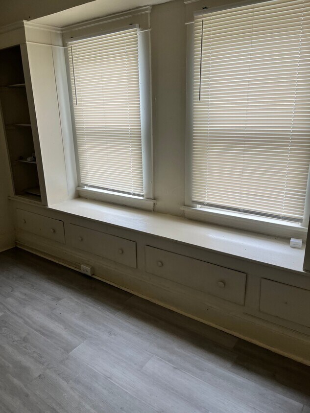 Foto del edificio - 2927 E 125th St
