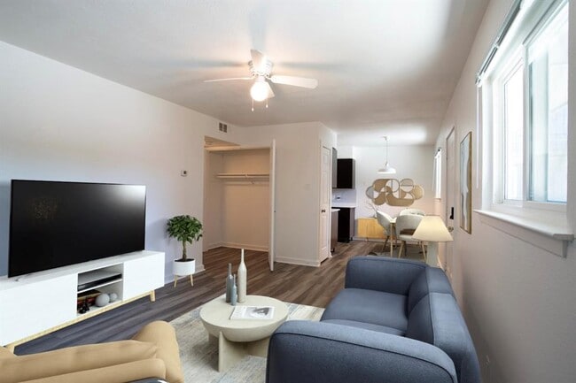 Building Photo - 7945 Gault St