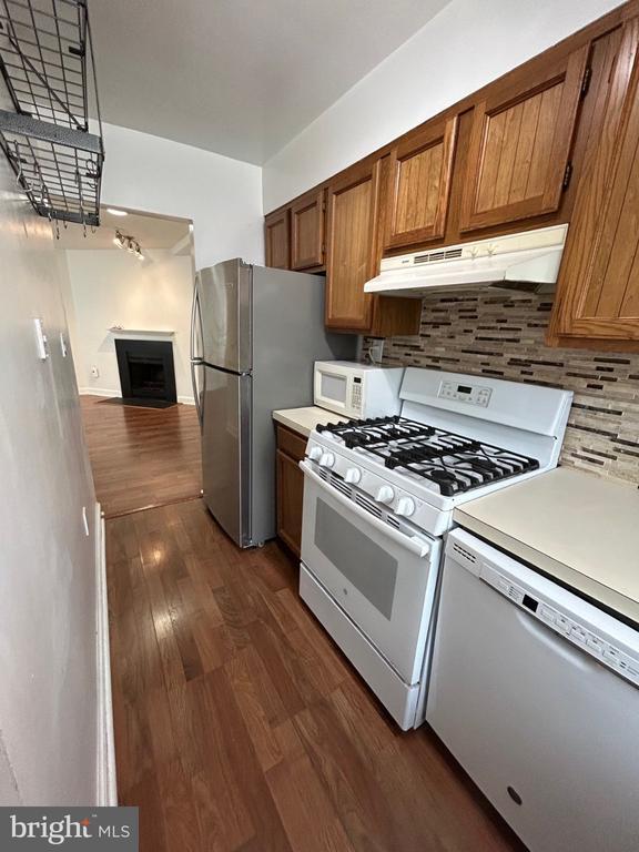Foto del edificio - 3819 Davis Pl NW
