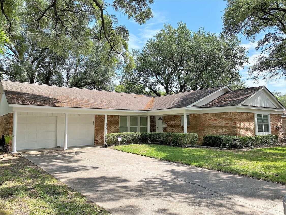 Primary Photo - 5242 Beechnut St
